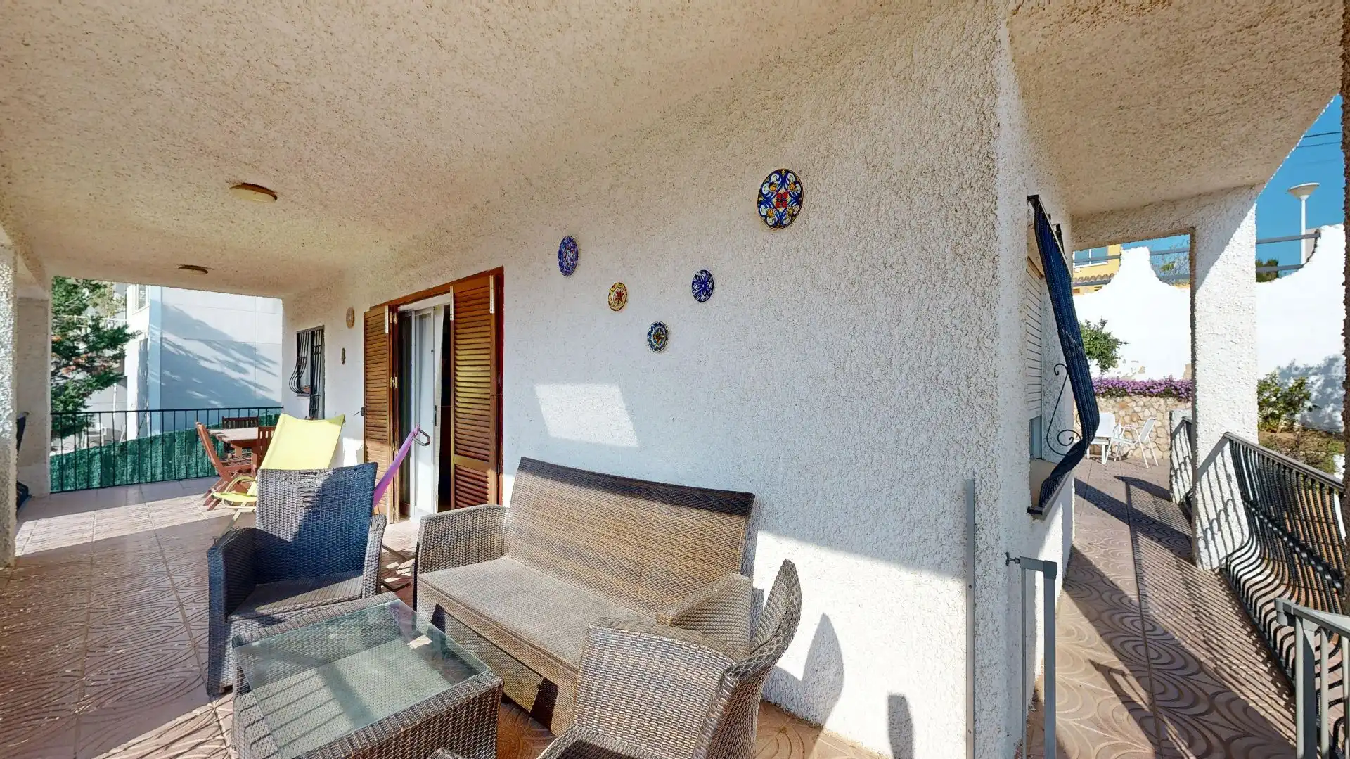Terrasse von Haus oder Chalet zum Verkauf in Chiva mit Privatgarten und Abstellraum