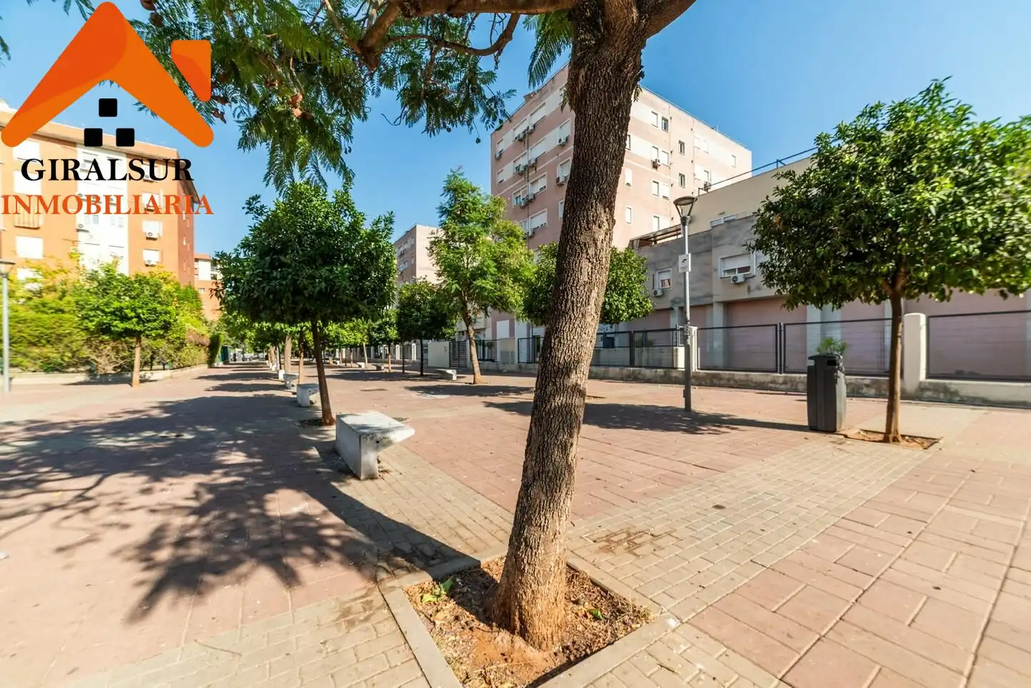 Exterior view of Flat for sale in Sevilla  with Air Conditioner and Storage room