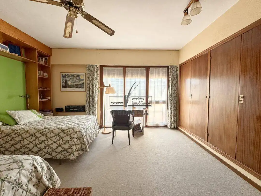 Habitación de Casa adosada en venta en Zaragoza con Aire acondicionado, Calefacción y Jardín privado