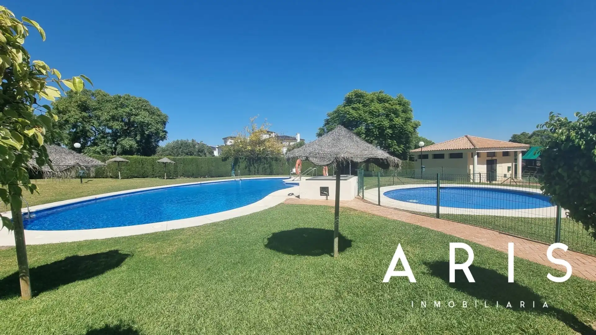 Flat with pool to rent in Churriana