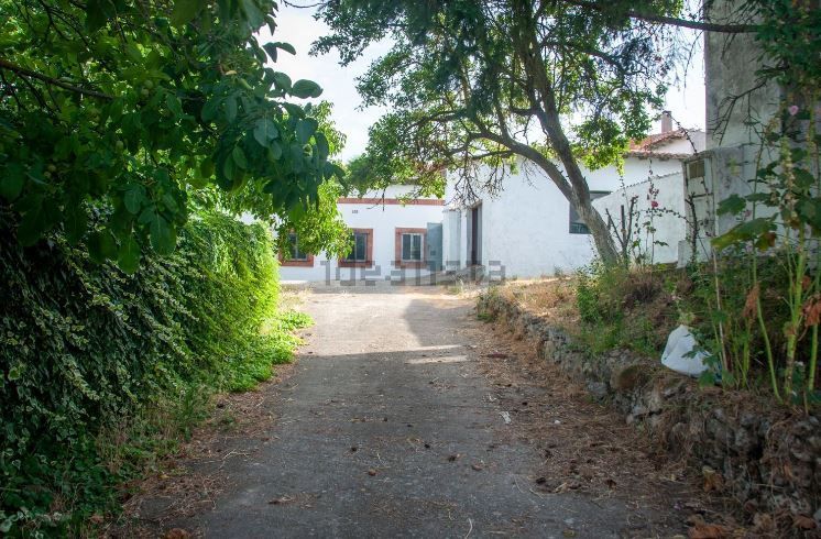 Vista exterior de Casa o xalet en venda en Burgos Capital amb Calefacció i Jardí privat
