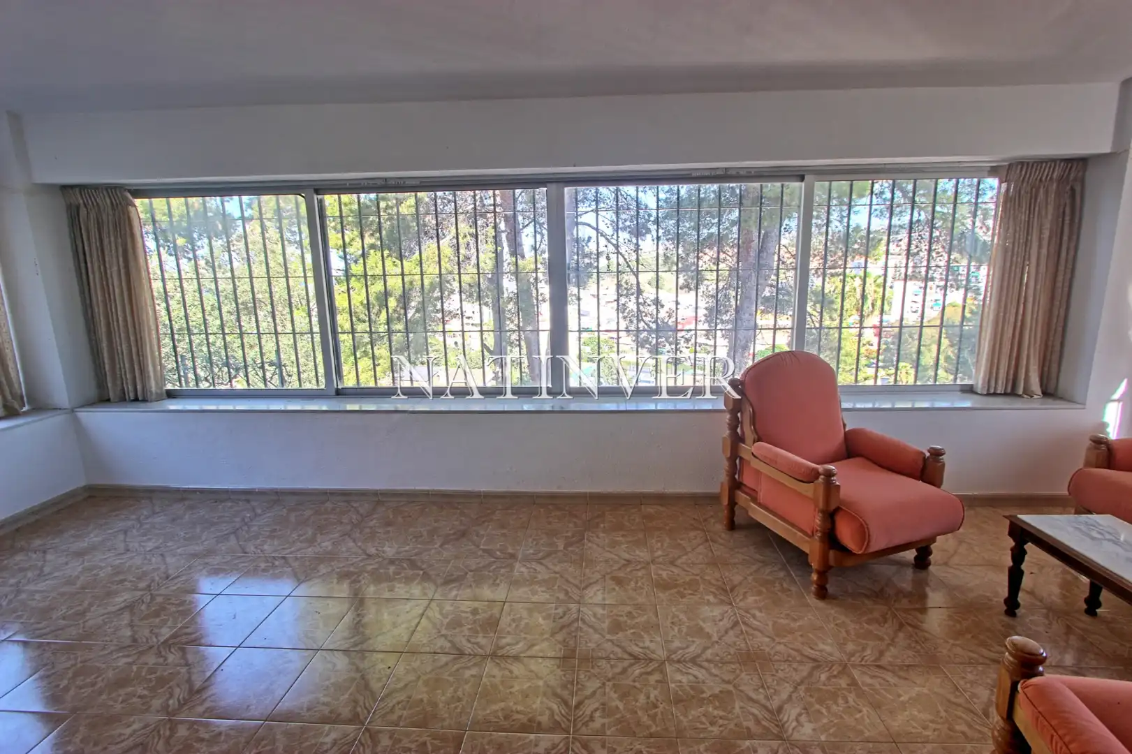Sala d'estar de Casa o xalet en venda en Málaga amb Jardí privat i Terrassa