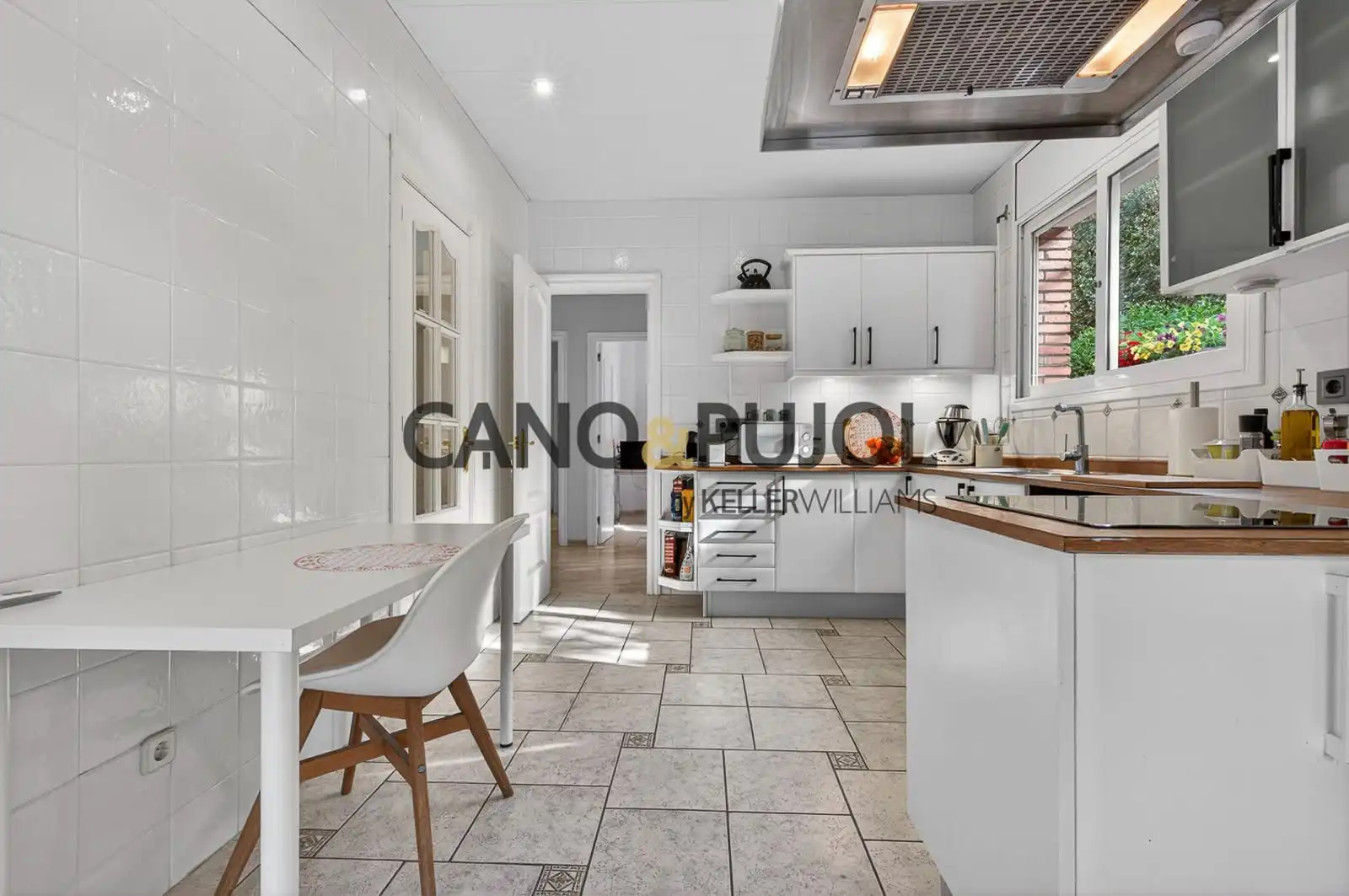 Cuina de Casa o xalet en venda en Sant Cugat del Vallès amb Aire condicionat, Calefacció i Terrassa