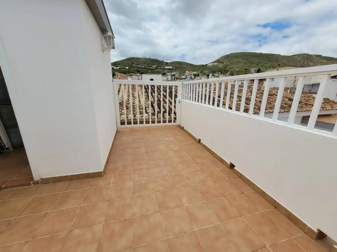 Vista exterior de Casa o xalet en venda en Baza amb Aire condicionat, Calefacció i Jardí privat