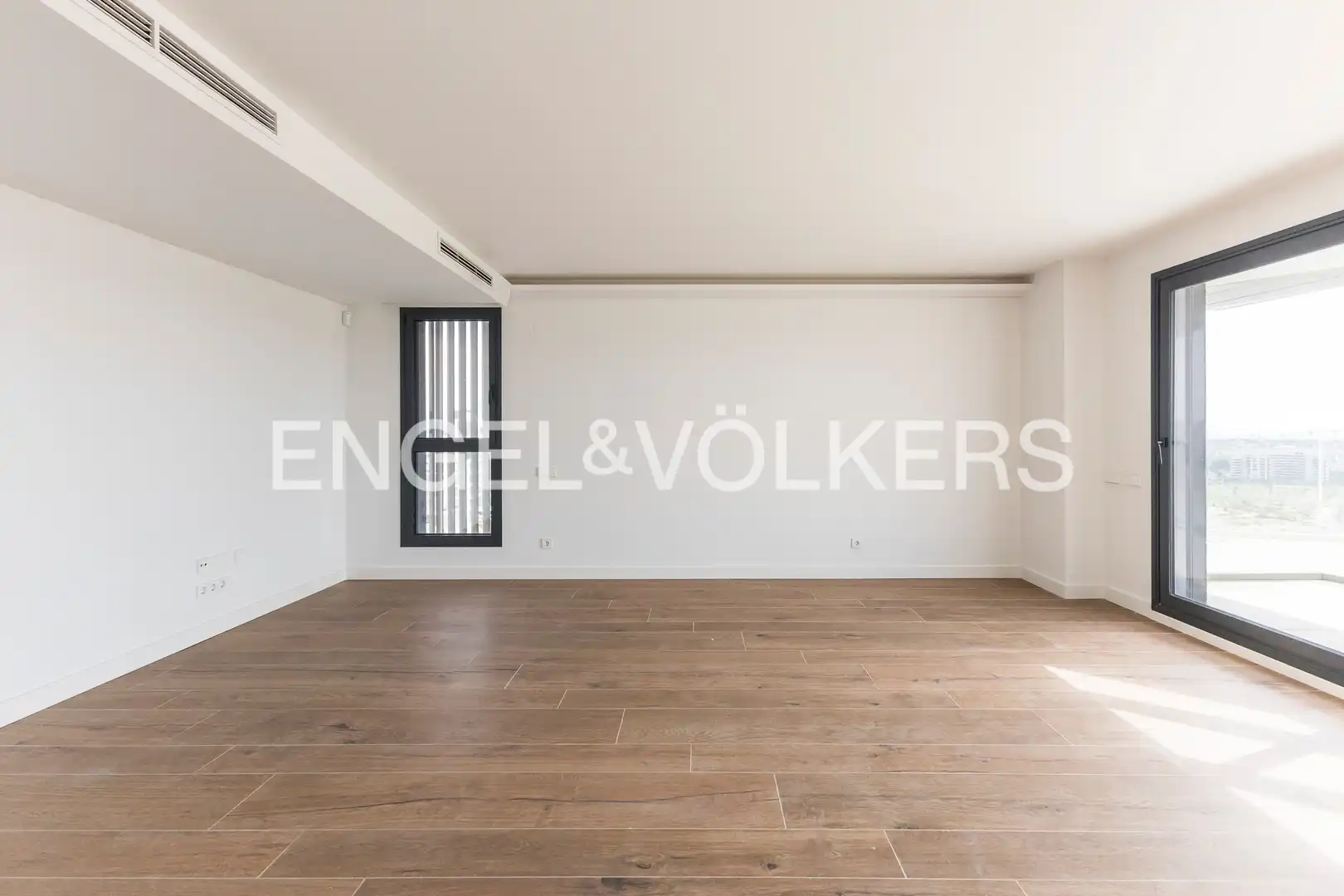 Wohnzimmer von Dachboden zum Verkauf in Madrid mit Klimaanlage, Heizung und Terrasse