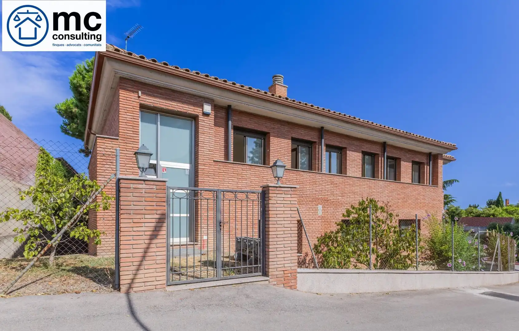 Casa amb jardí en venda a Avenida de Puig i Cadafalch, imagen 2