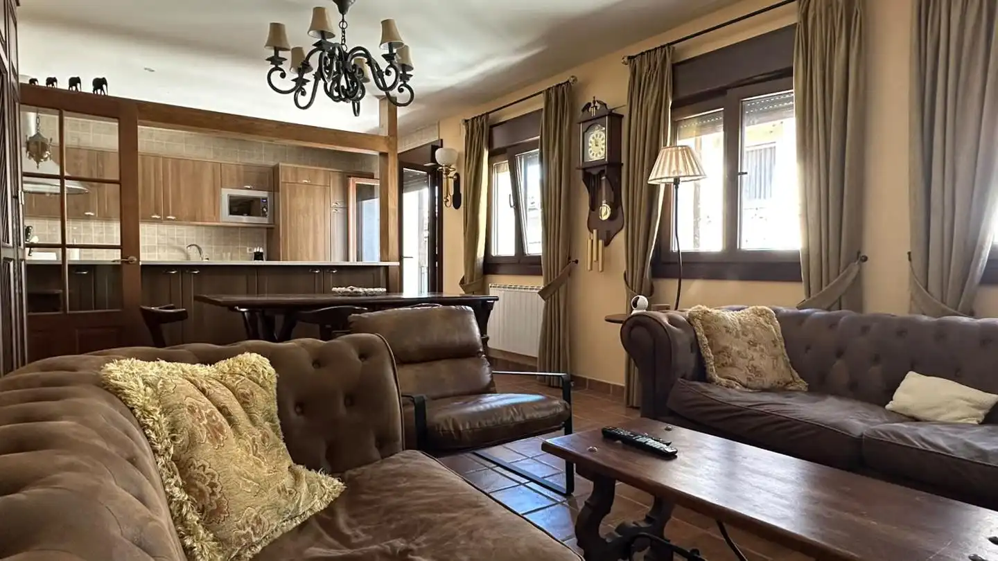 Sala d'estar de Casa o xalet en venda en Mombeltrán, Ávila