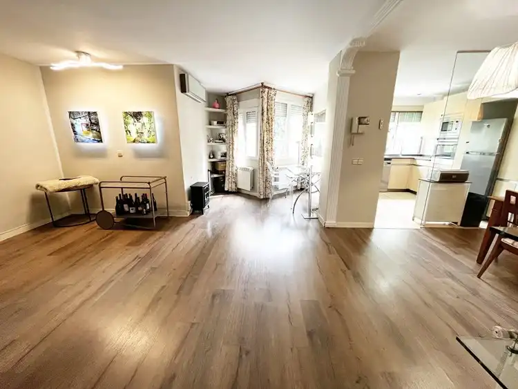Living room of Flat for rent in  Madrid Capital  with Air Conditioner, Heating and Parquet flooring