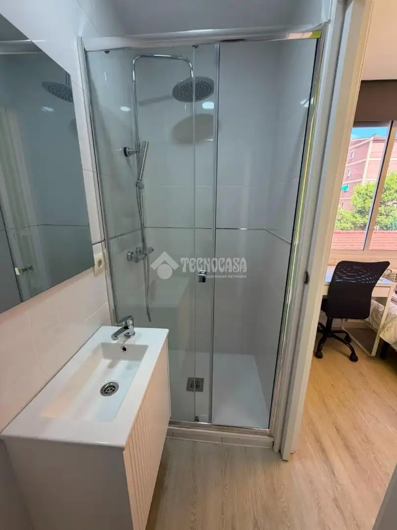 Bathroom of Flat for rent in Getafe  with Air Conditioner, Heating and Furnished