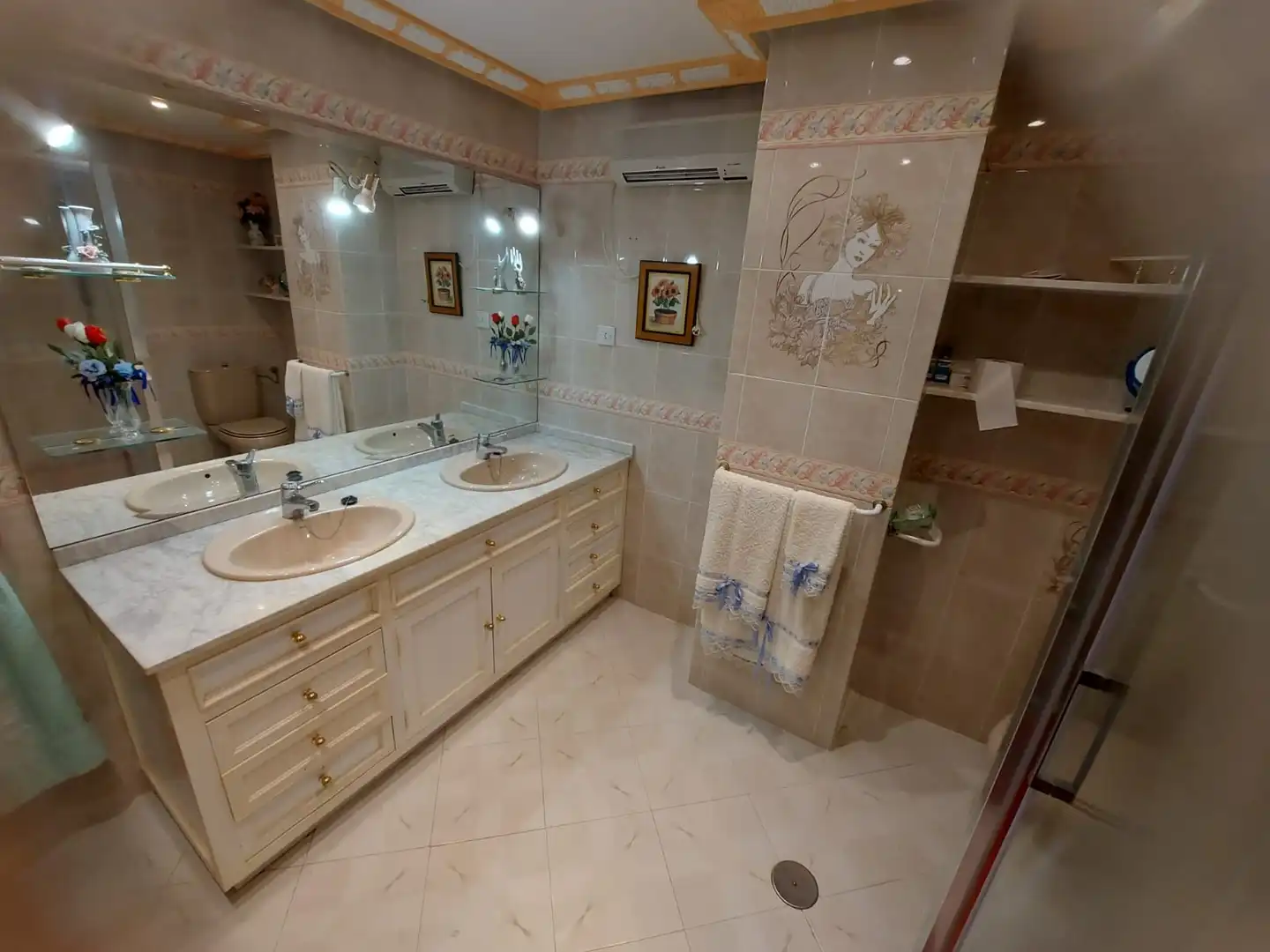Baño de Casa o chalet en venta en Úbeda con Trastero, Balcón y Internet