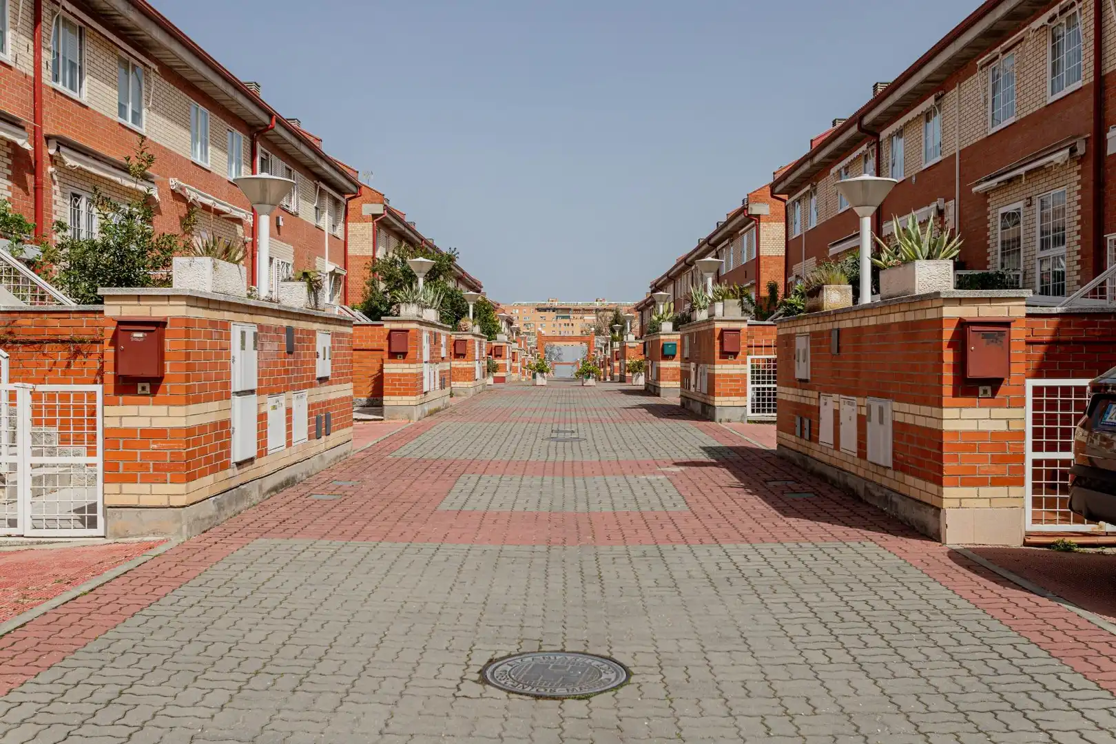 Vista exterior de Casa adosada en venta en Tres Cantos con Calefacción, Jardín privado y Terraza