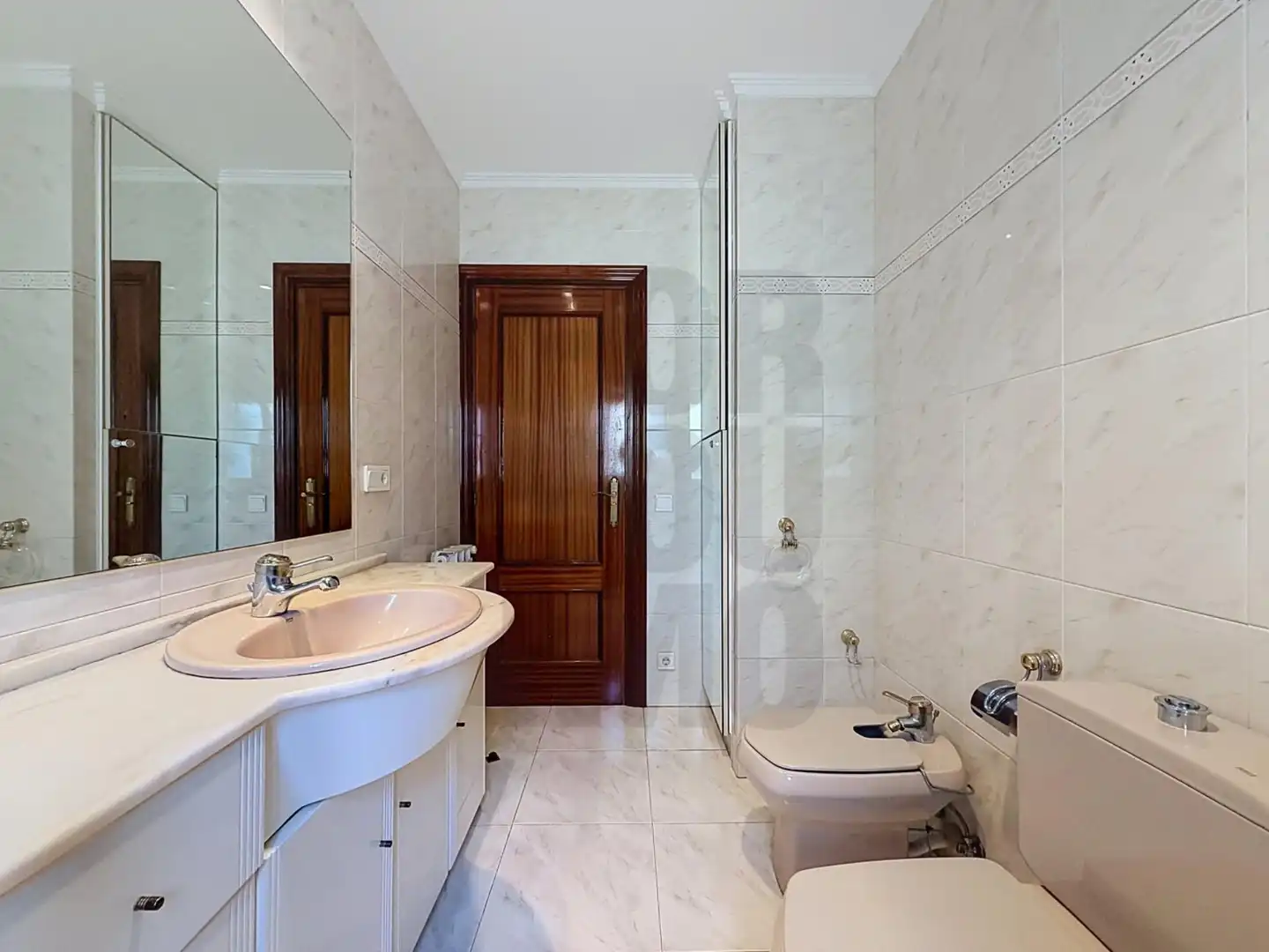 Baño de Piso en venta en Donostia - San Sebastián  con Calefacción, Jardín privado y Balcón