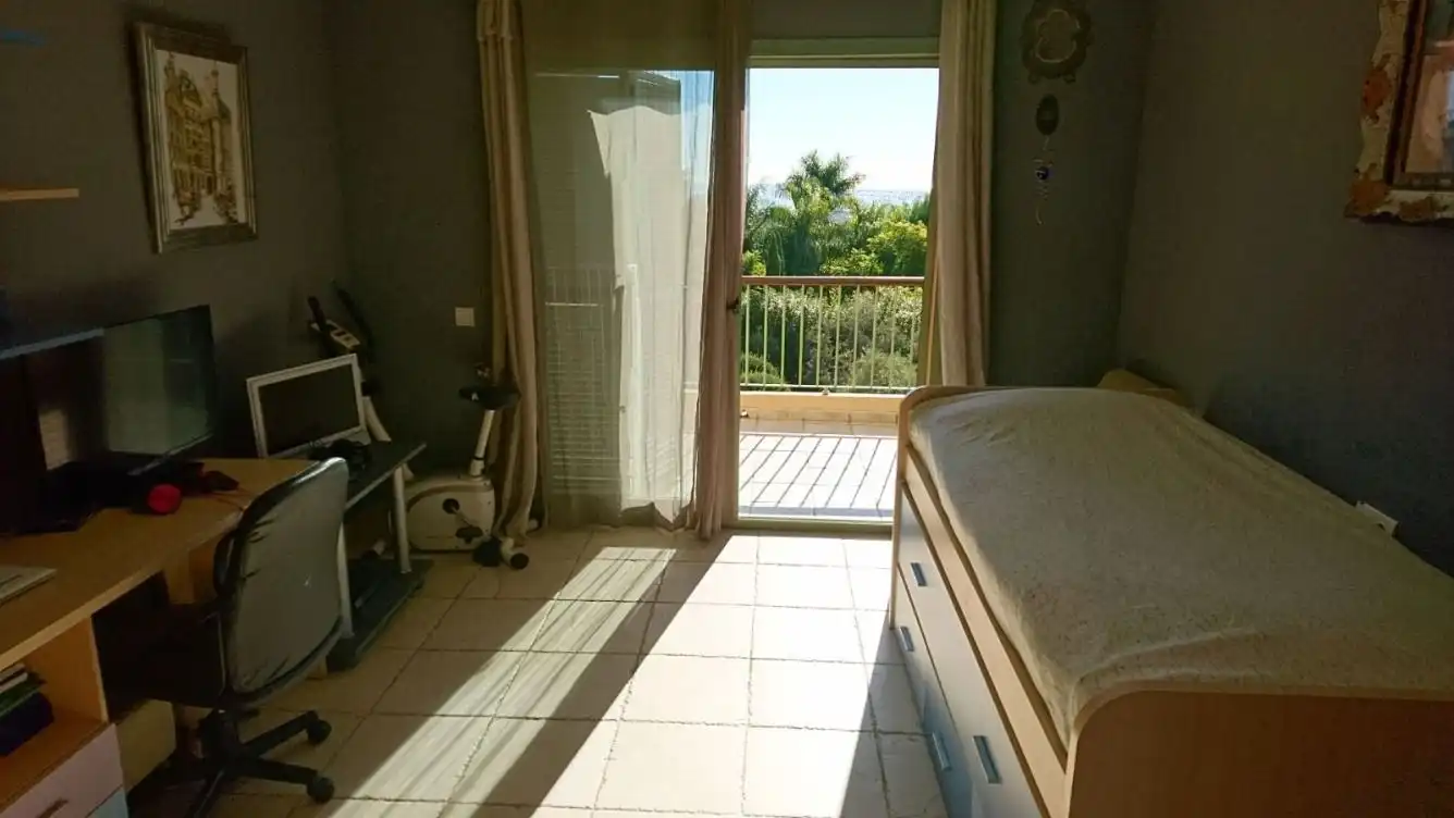 Habitación de Dúplex en venta en Benahavís con Aire acondicionado, Parquet y Terraza