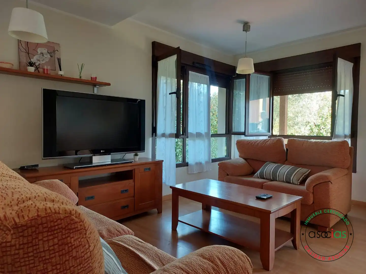 Sala d'estar de Casa o xalet en venda en Parres amb Calefacció, Jardí privat i Terrassa