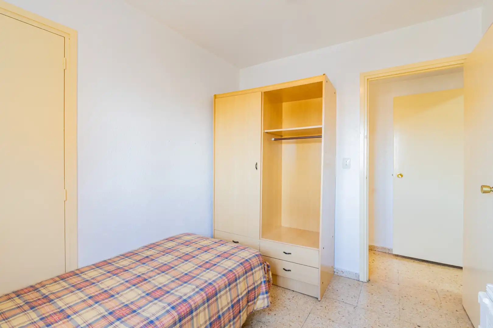 Bedroom of Flat for sale in Valencia  with Air Conditioner, Furnished and Oven