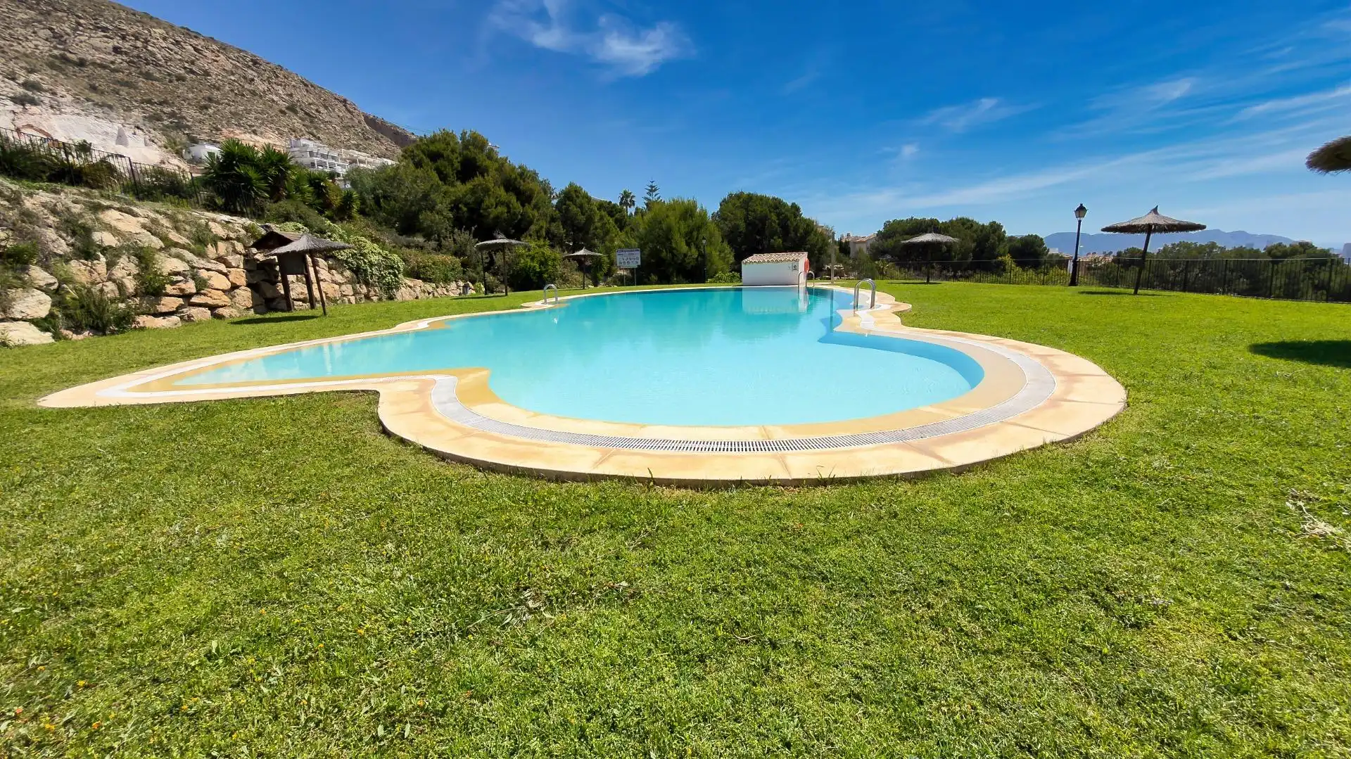 Piscina de Casa adosada en venta en Finestrat con Aire acondicionado, Jardín privado y Terraza