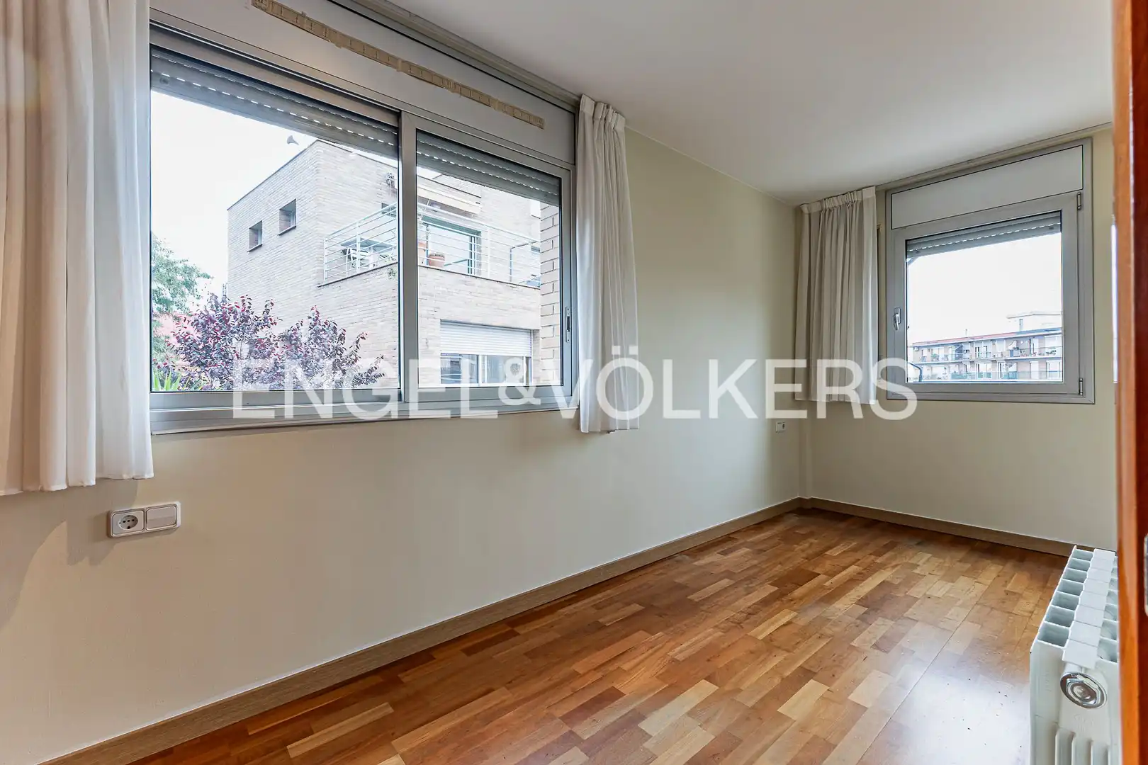 Terrasse von Einfamilien-Reihenhaus zum Verkauf in Barcelona mit Heizung