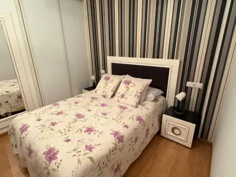 Dormitori de Pis de lloguer en Foz amb Parquet i Moblat
