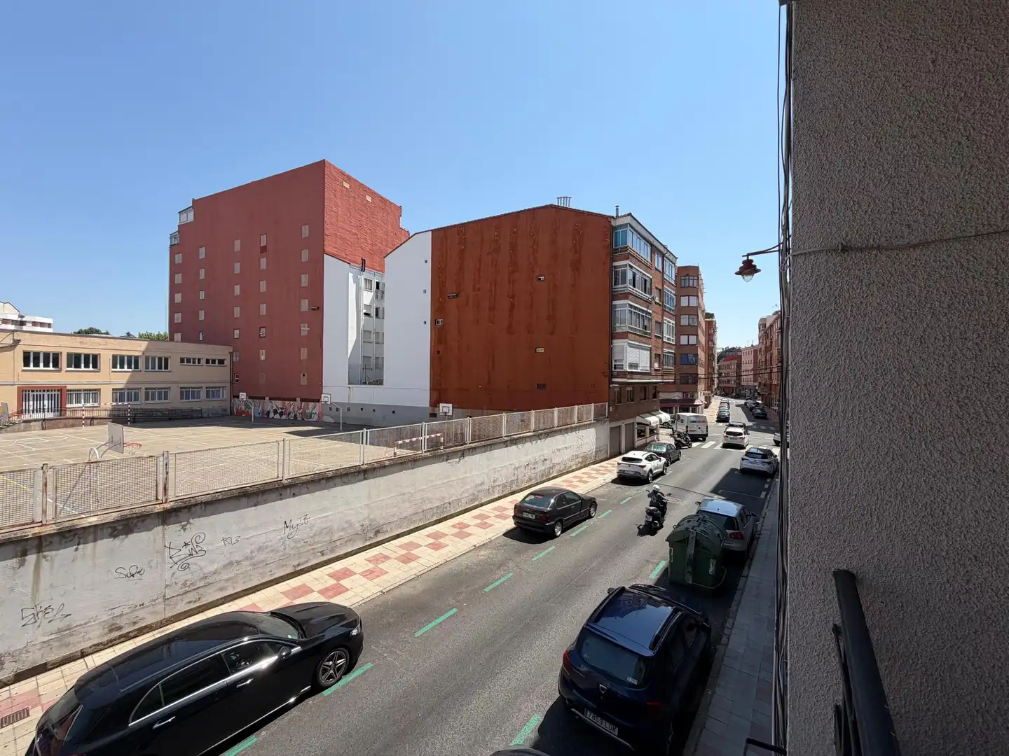 Vista exterior de Pis en venda en León Capital 