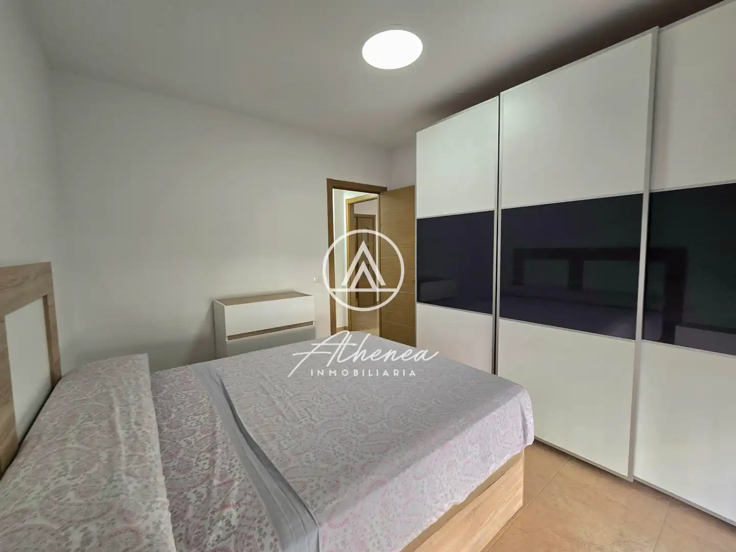 Habitación de Piso en venta en Roquetas de Mar con Amueblado, Horno y Microondas