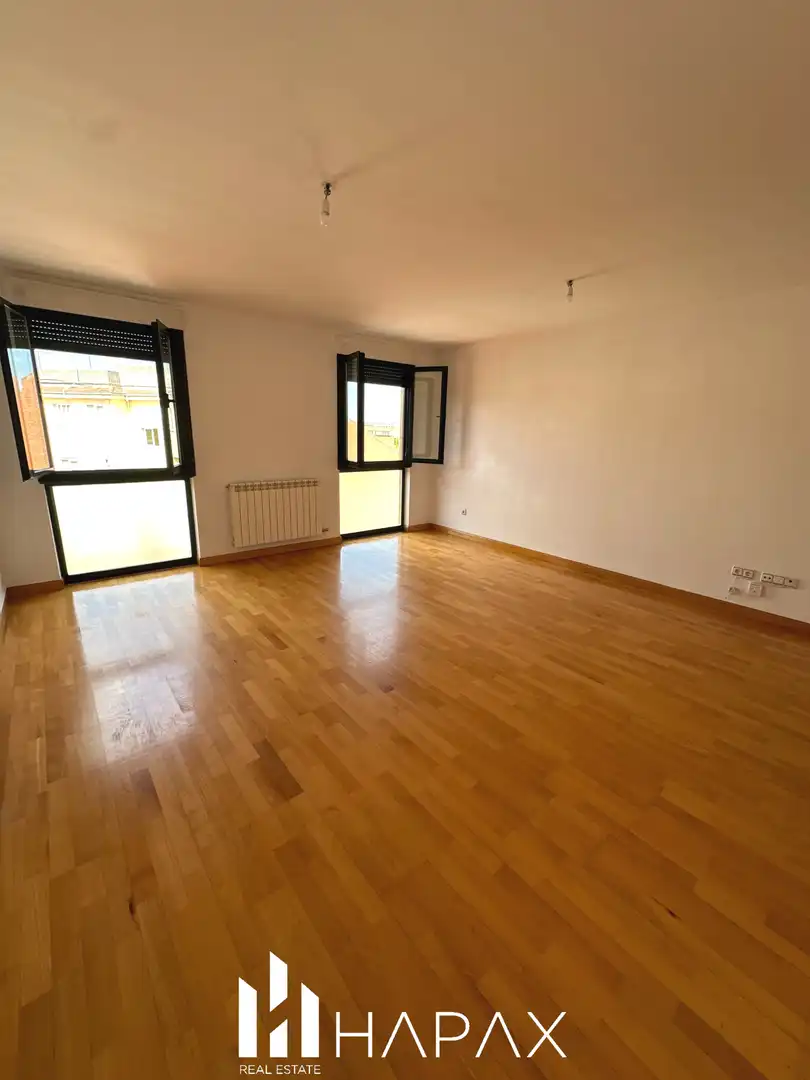 Sala de estar de Piso en venta en Villares de la Reina con Calefacción