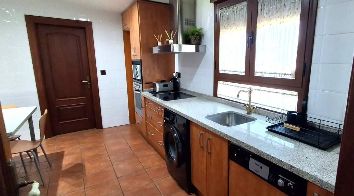 Cuina de Casa o xalet en venda en Villanueva de Duero amb Calefacció, Jardí privat i Traster