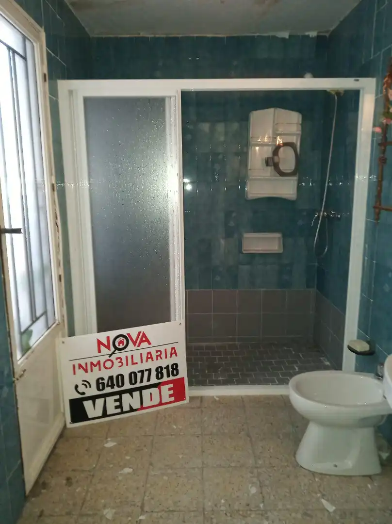 Bathroom of Houses for sale in Don Benito, Badajoz
