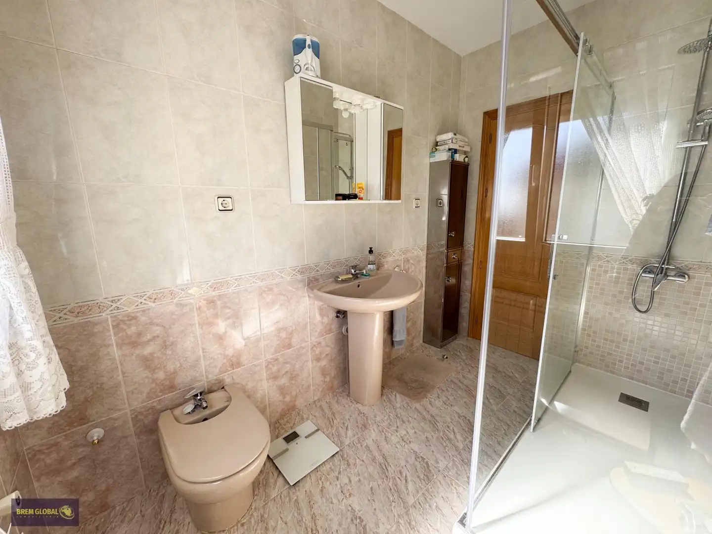 Bathroom of Houses for sale in La Cabrera  with Heating, Private garden and Swimming Pool