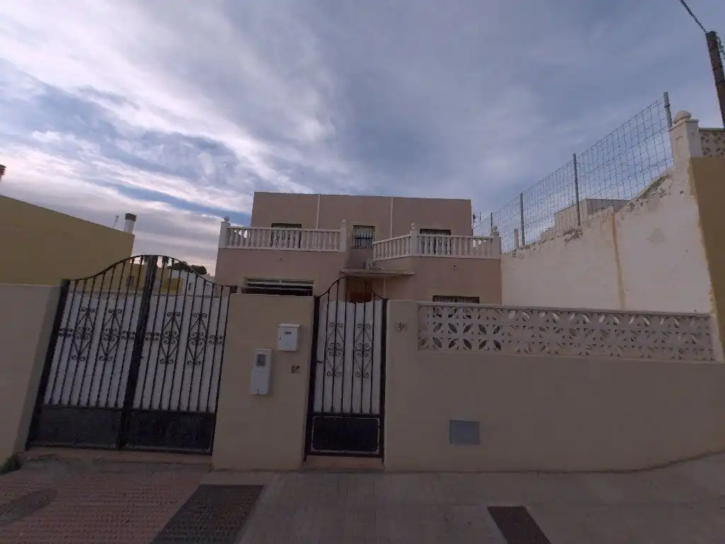 Vista exterior de Casa o chalet en venta en Almería