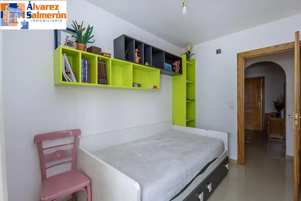 Schlafzimmer von Wohnung zum Verkauf in Granada mit Balkon