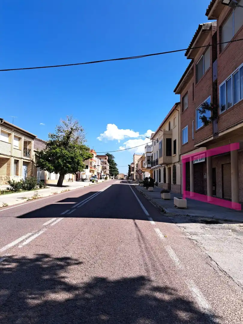 Vista exterior de Local en venta en Requena