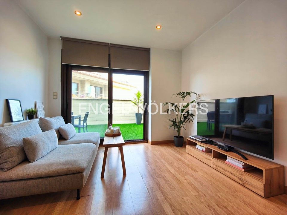 Living room of Apartment for sale in Sanxenxo  with Air Conditioner, Heating and Parquet flooring