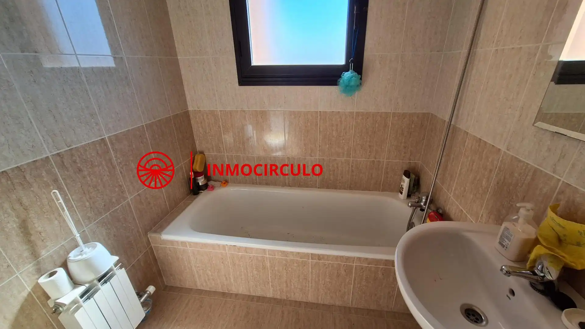 Baño de Casa adosada en venta en Cogollos con Calefacción y Jardín privado