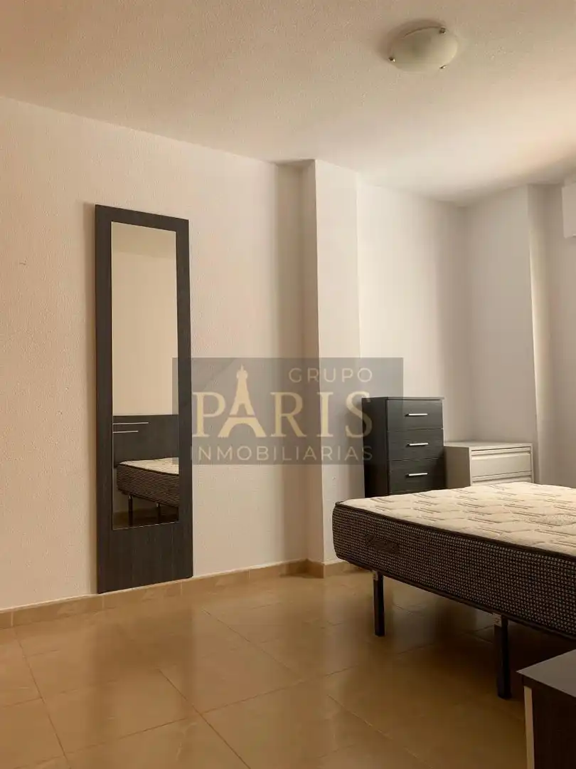 Habitación de Piso de alquiler en La Unión con Trastero y Amueblado
