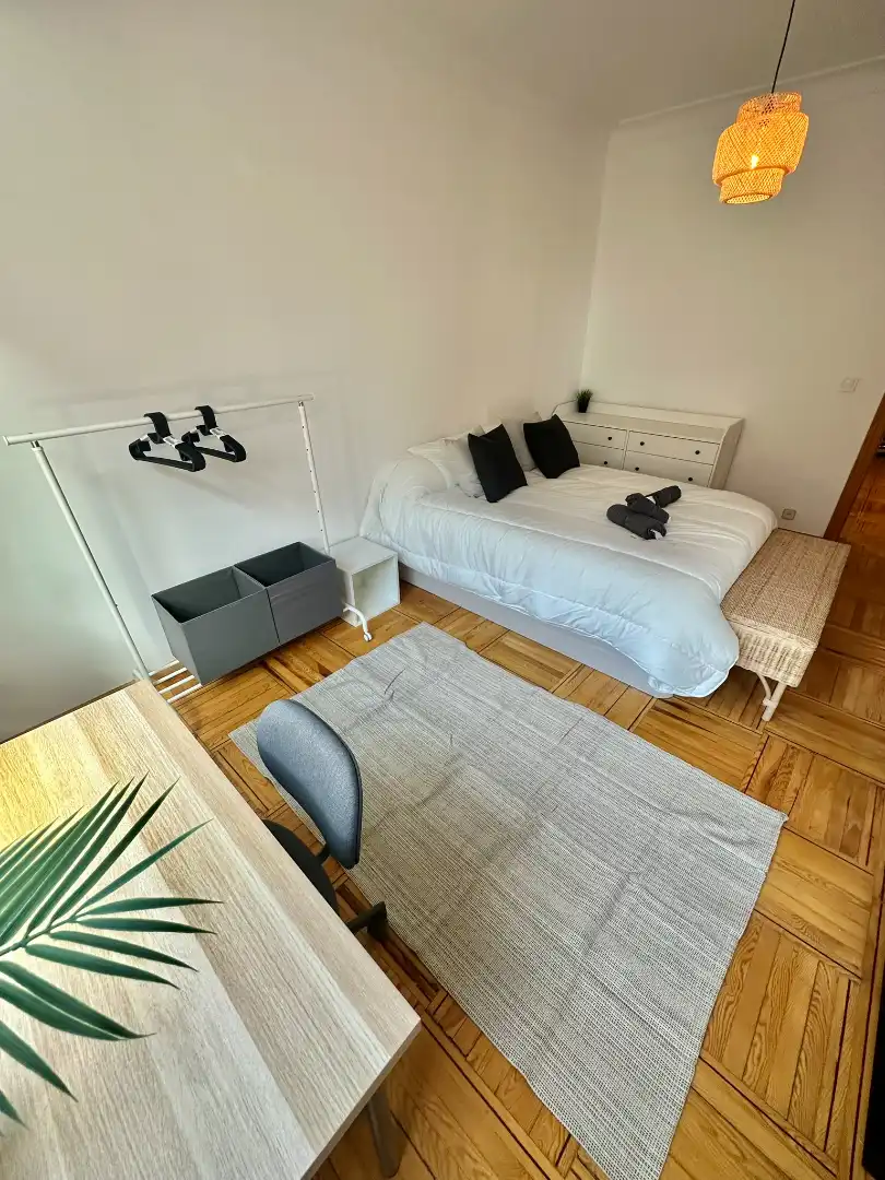 Habitación de Piso para compartir en  Madrid Capital con Calefacción, Amueblado y Horno