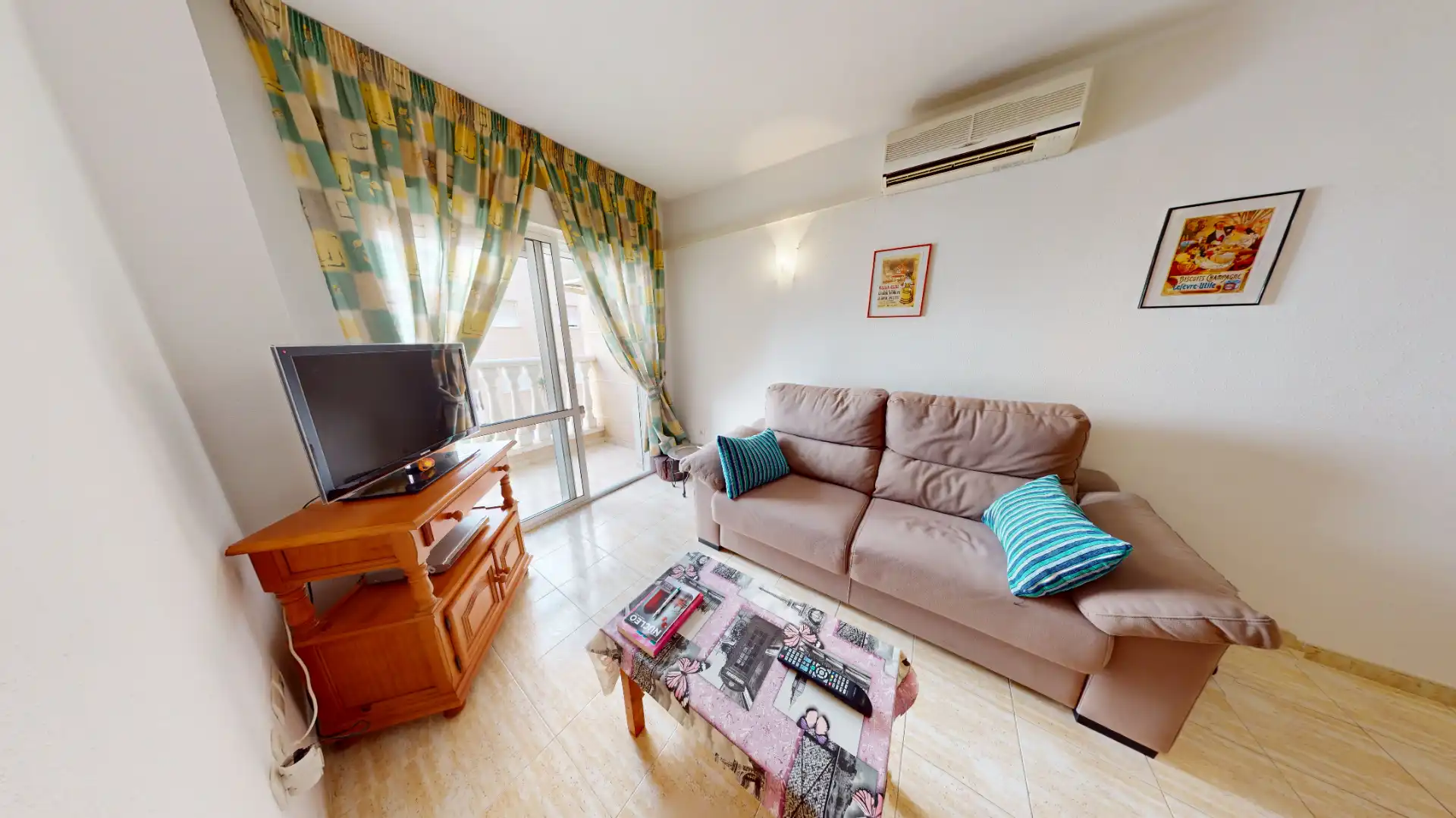 Sala d'estar de Pis en venda en Torrevieja amb Aire condicionat, Terrassa i Moblat