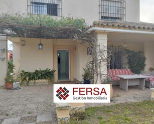 Exterior view of Single-family semi-detached for sale in El Puerto de Santa María  with Air Conditioner, Heating and Private garden