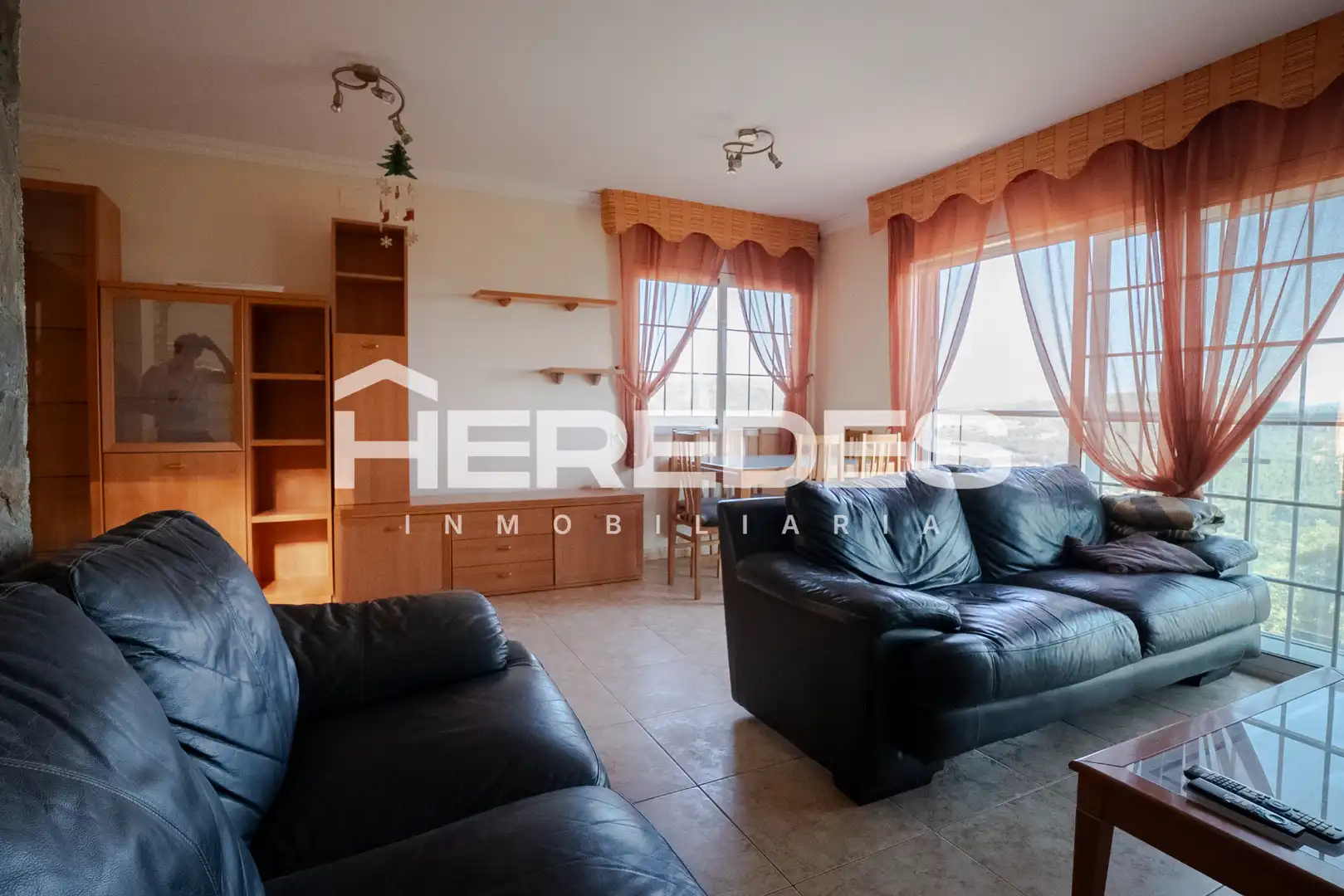 Sala de estar de Casa o chalet en venta en Torrelles de Llobregat con Calefacción, Jardín privado y Terraza