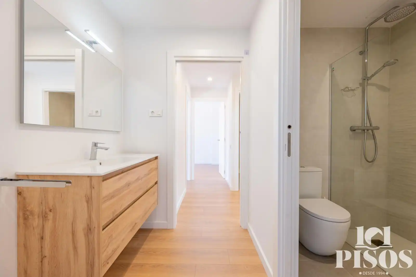 Bathroom of Attic for sale in Sant Cugat del Vallès  with Air Conditioner, Heating and Parquet flooring
