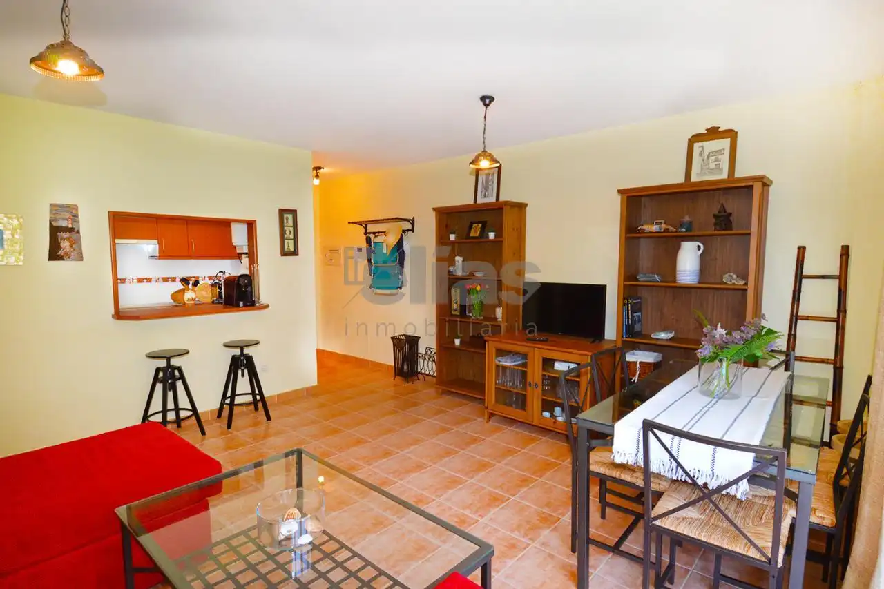 Sala de estar de Piso en venta en Cee con Piscina, Amueblado y Balcón