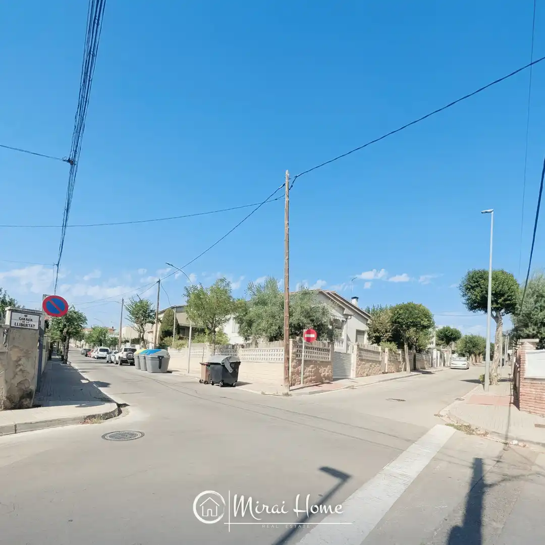 Vista exterior de Casa o xalet en venda en Parets del Vallès amb Aire condicionat, Calefacció i Jardí privat