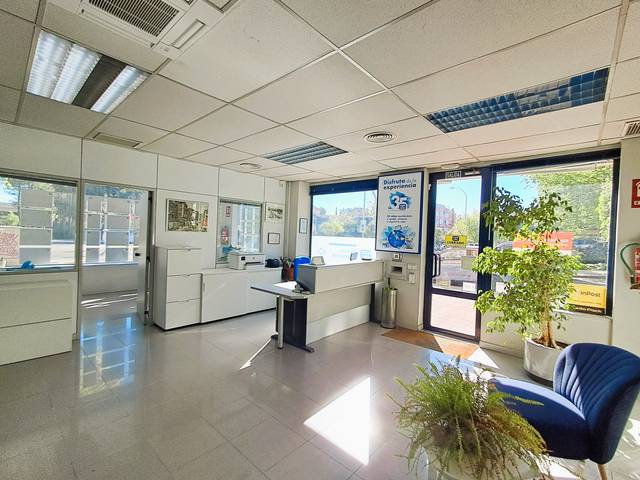 Local comercial en Alquiler en Avenida de Machupichu en Conde Orgaz - Piovera