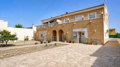 Casa con posibilidad de dos viviendas independientes y gran parcela en La Plana