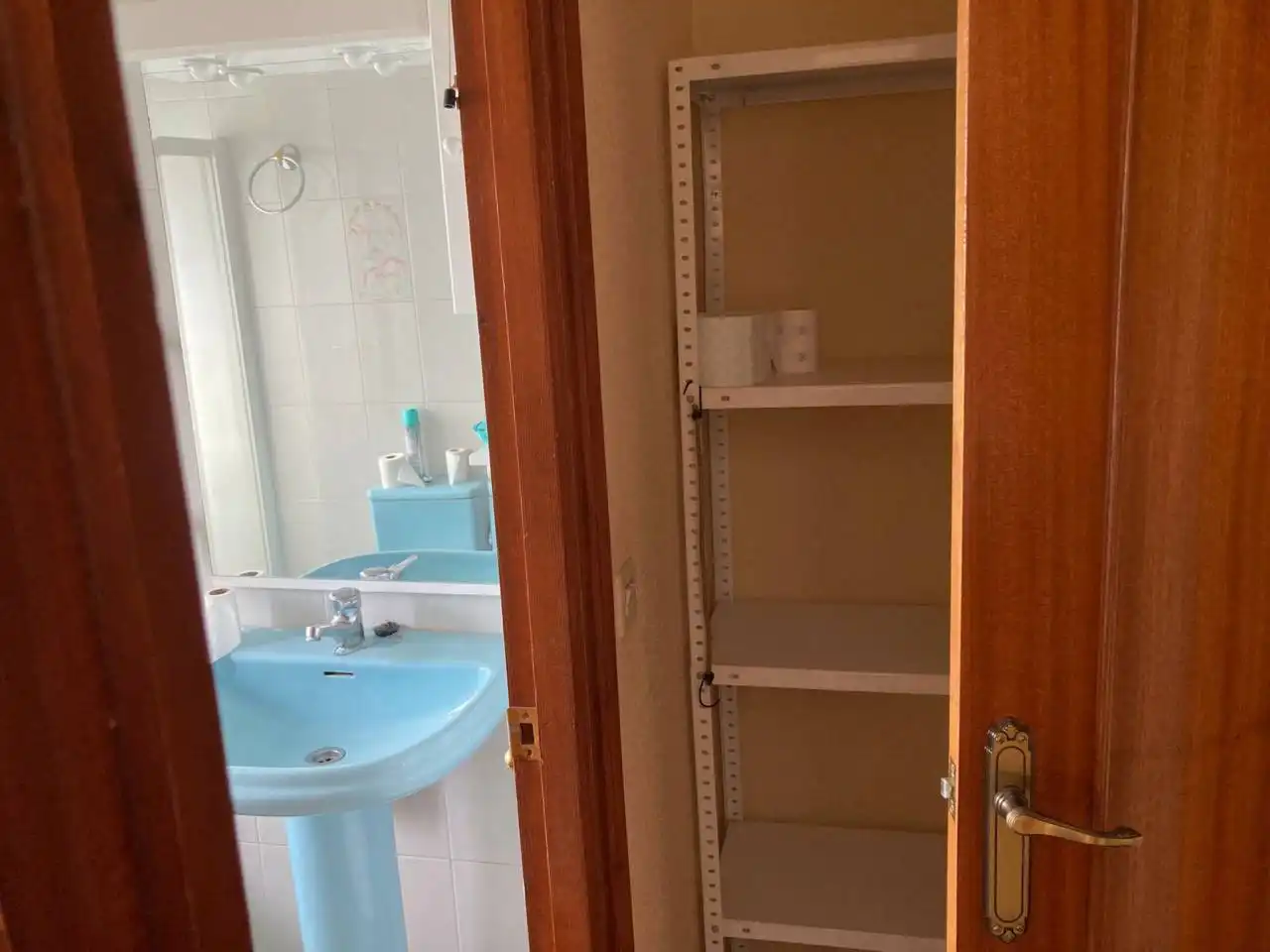 Baño de Piso en venta en Caniles con Calefacción