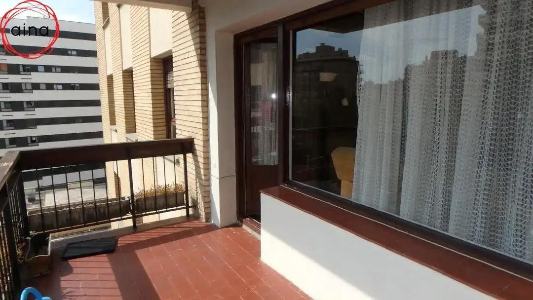 Terraza de Piso de alquiler en  Pamplona / Iruña con Calefacción, Terraza y Alarma