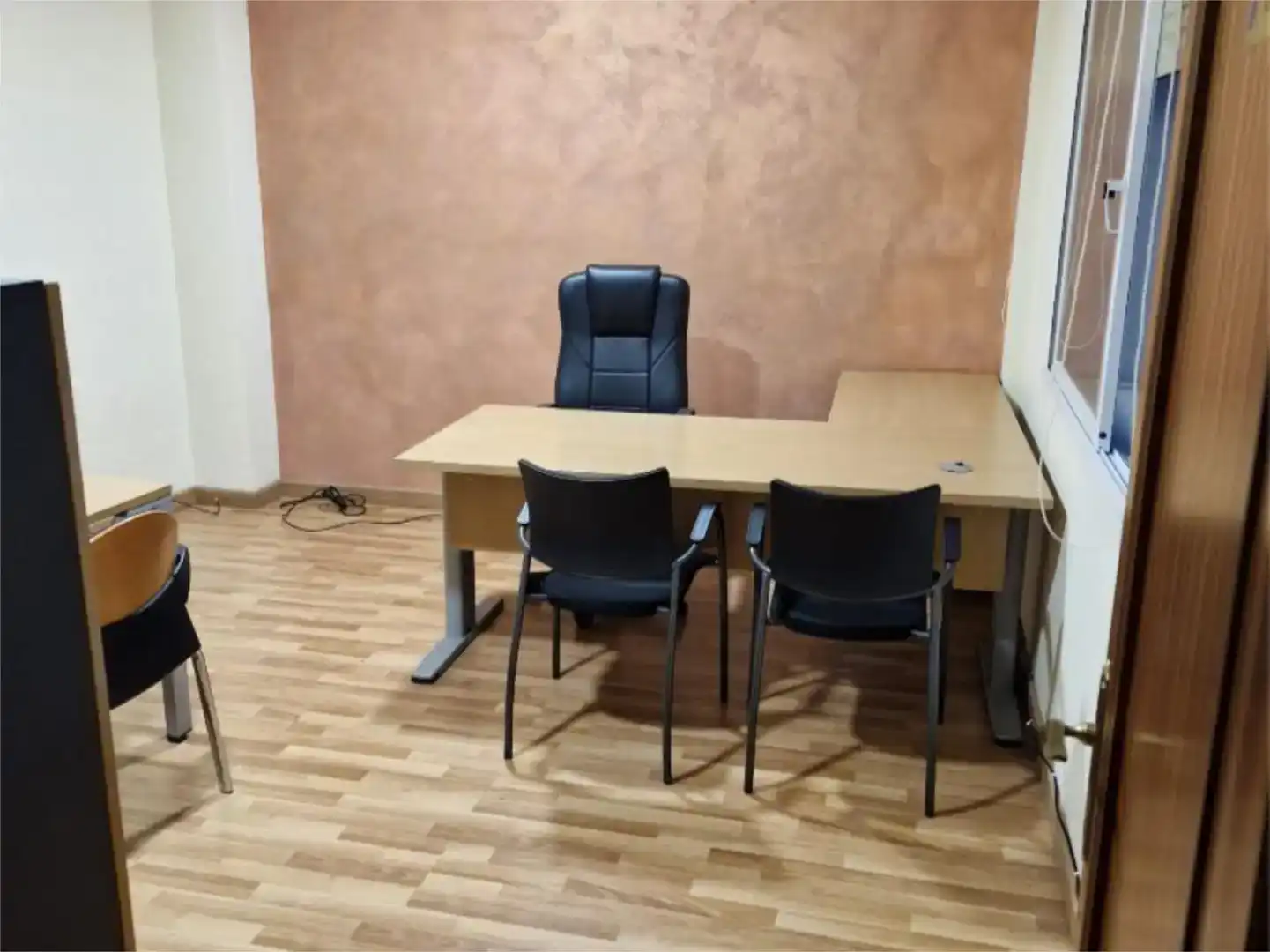 Oficina de alquiler en Lucena