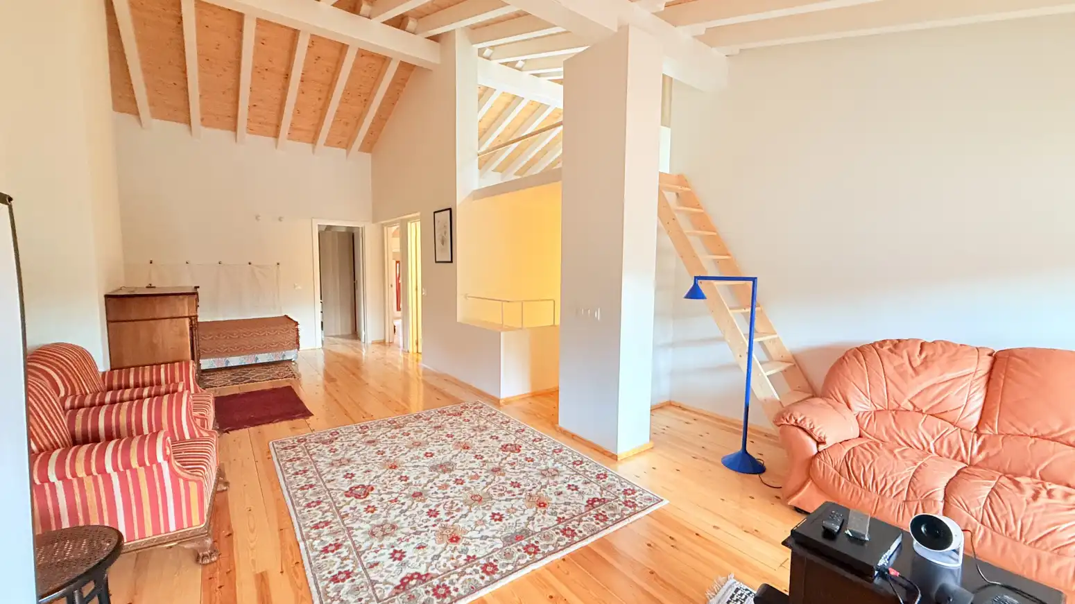 Sala d'estar de Casa adosada de lloguer en Cabezón de la Sal amb Calefacció, Terrassa i Moblat