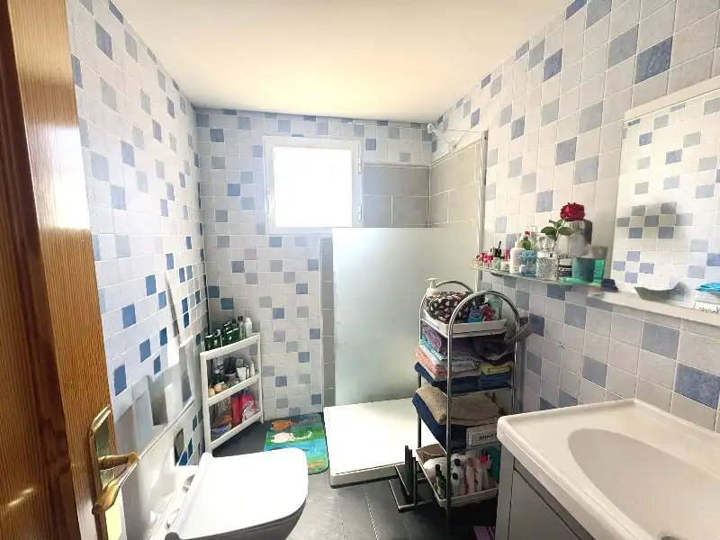Badezimmer von Wohnungen zum Verkauf in El Campello mit Klimaanlage, Heizung und Parkett