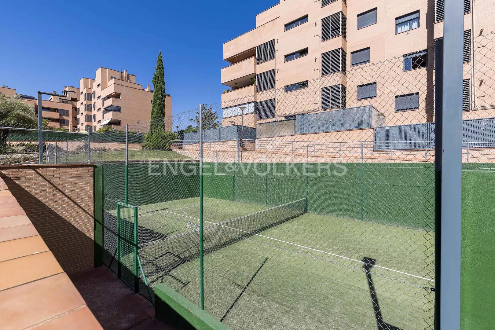 Vista exterior de Piso en venta en San Sebastián de los Reyes con Aire acondicionado, Calefacción y Jardín privado
