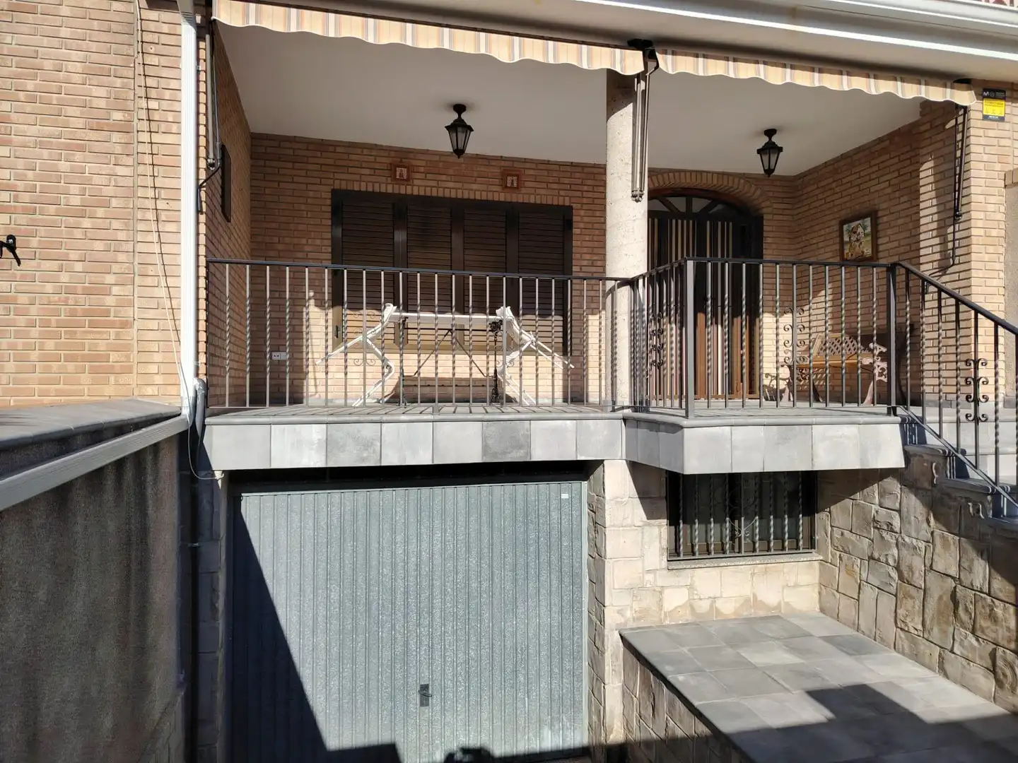 Terrasse von Einfamilien-Reihenhaus zum Verkauf in Llíria mit Privatgarten